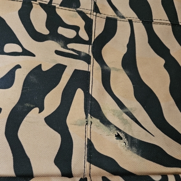 For your eye's only 5 piece makeup and toiletry bag set. Tiger stripe. - Picture 10 of 10
